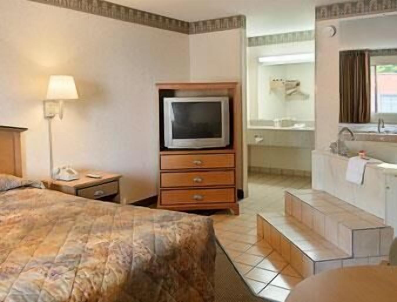 Super 8 By Wyndham Charlotte Downtown Area Motel Exterior foto