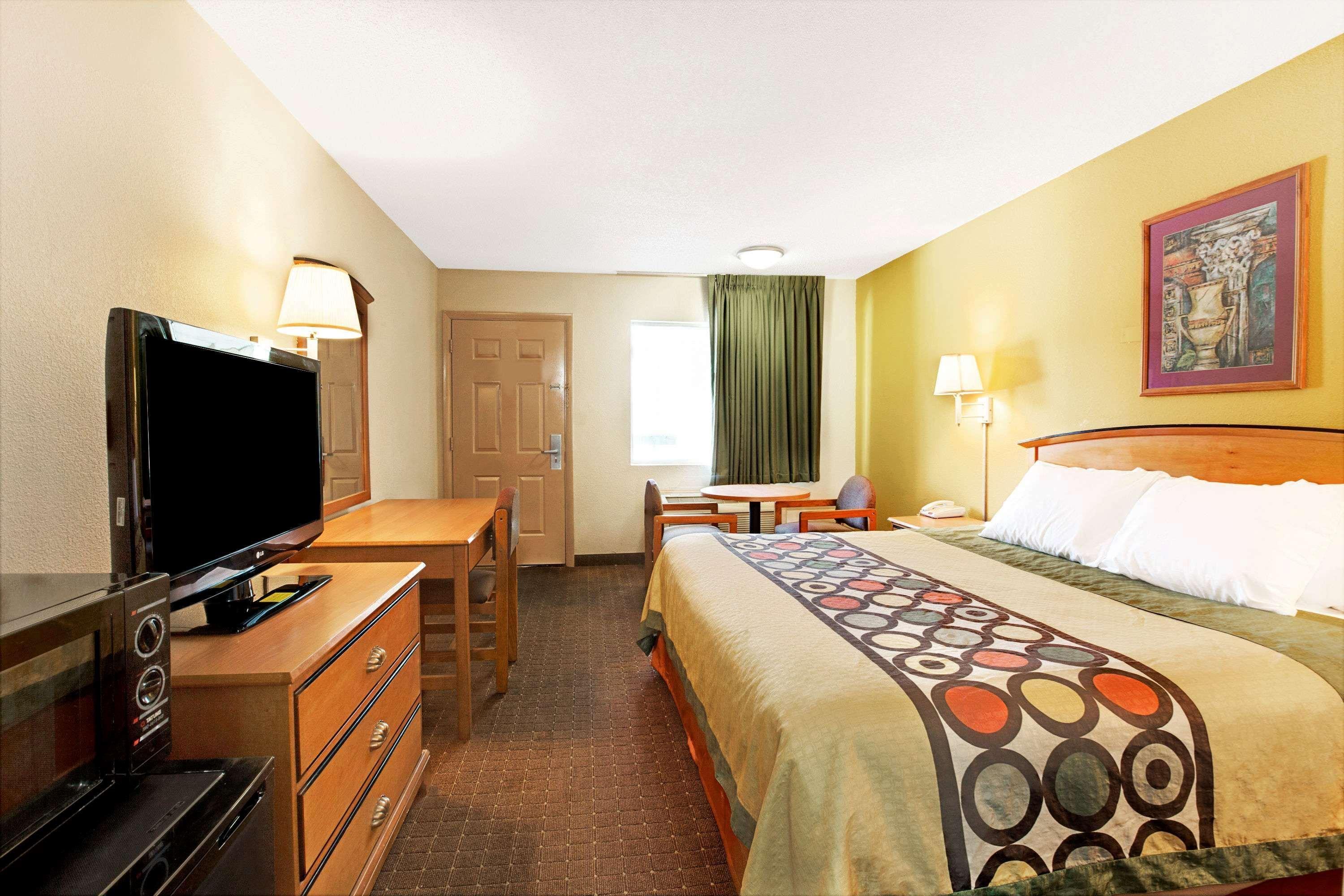 Super 8 By Wyndham Charlotte Downtown Area Motel Exterior foto
